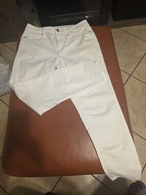 Women’s Straight Leg Jeans - White